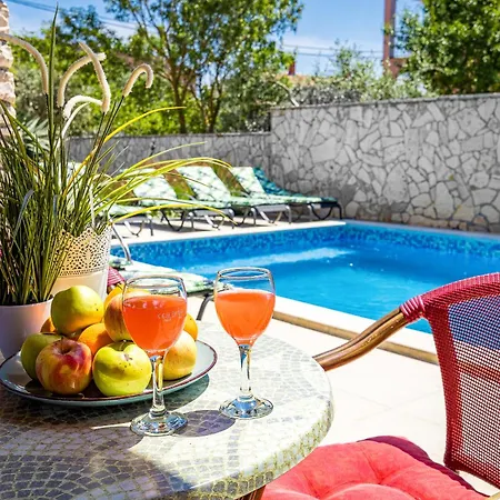 Villa Modern Mediterreanean By Villatinapula *