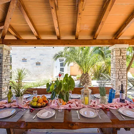 Modern Mediterreanean By Villatinapula Villa Šišan